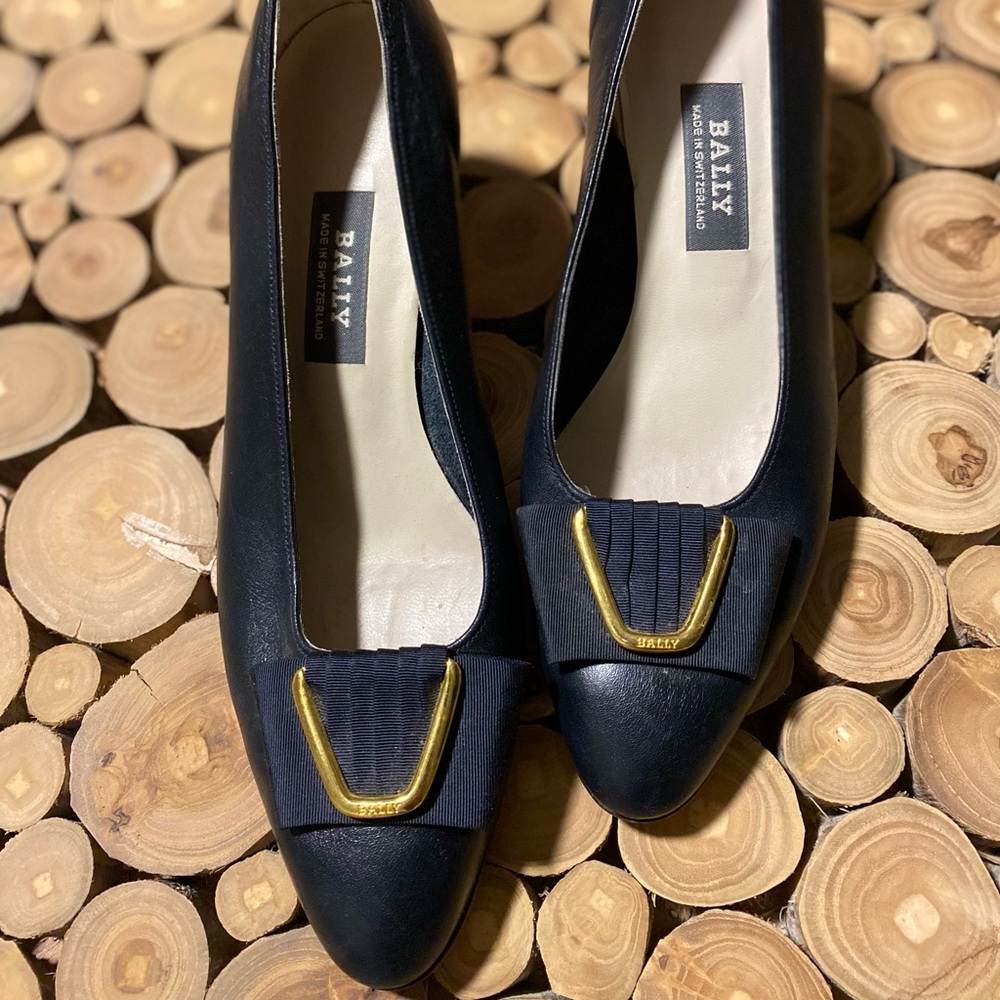 ✨✨ FINAL PRICE ✨✨Vintage Navy Blue Bally Comfort Heel size 7